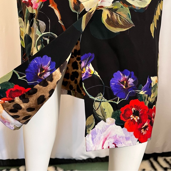 Dolce&Gabbana
Floral Silk-Blend Sheath Midi-Dress - Picture 10 of 14